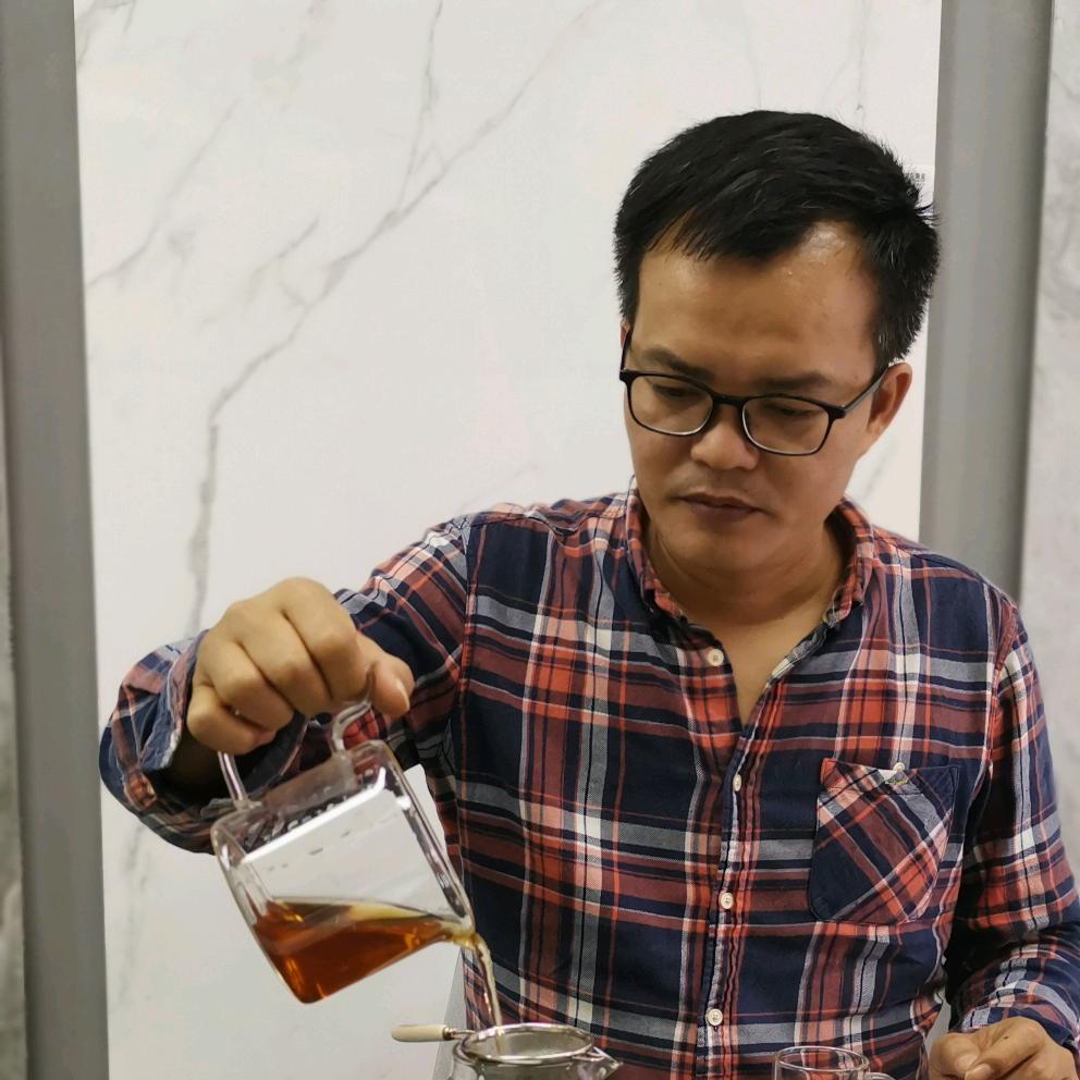 柳州瓷砖橱柜~李锅
