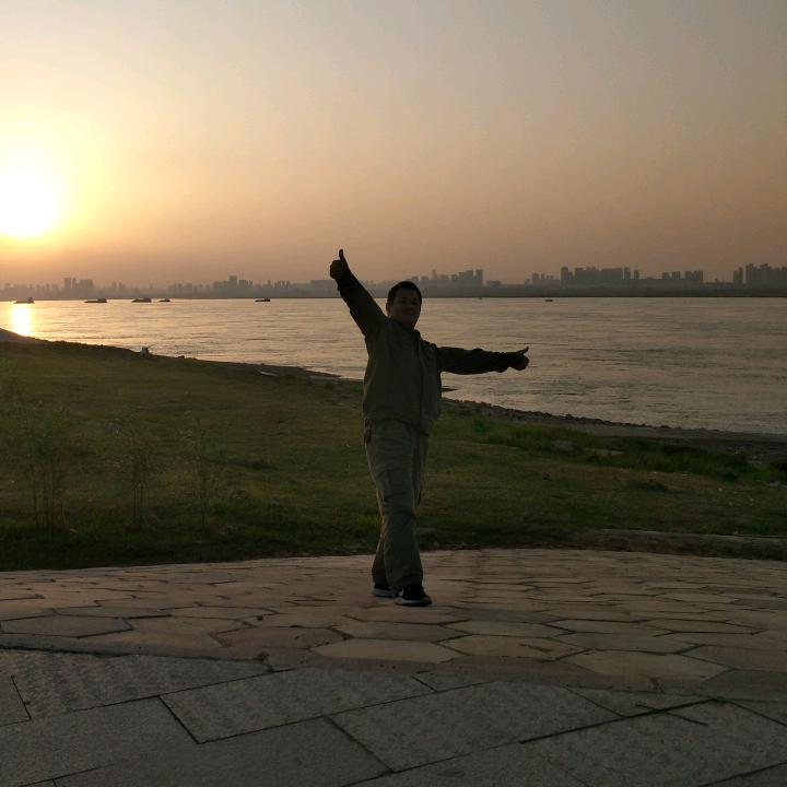 奋斗   👍️👍️👍️