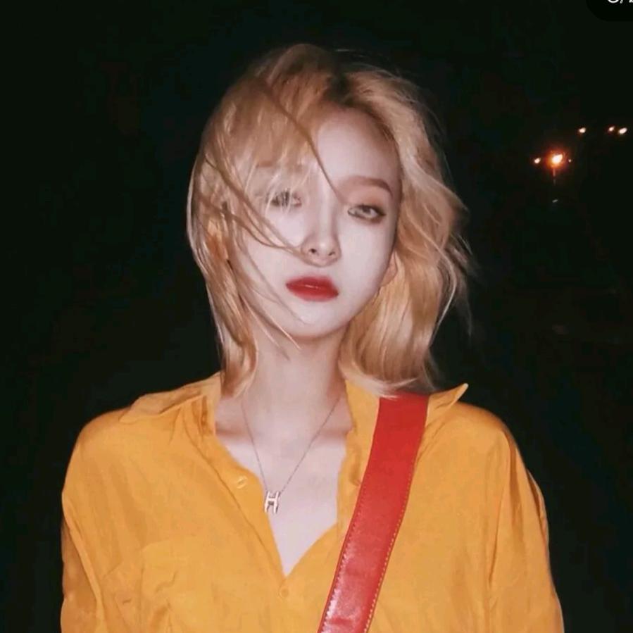 爱炫芝麻的依依