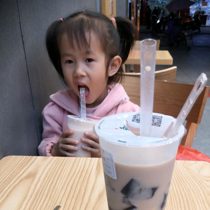卖家具的小姐姐