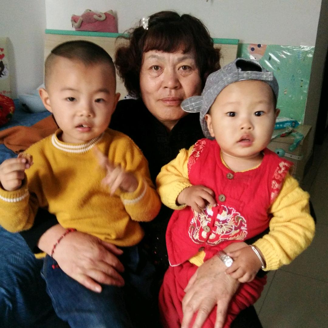 郭大姐两个孙子的奶奶