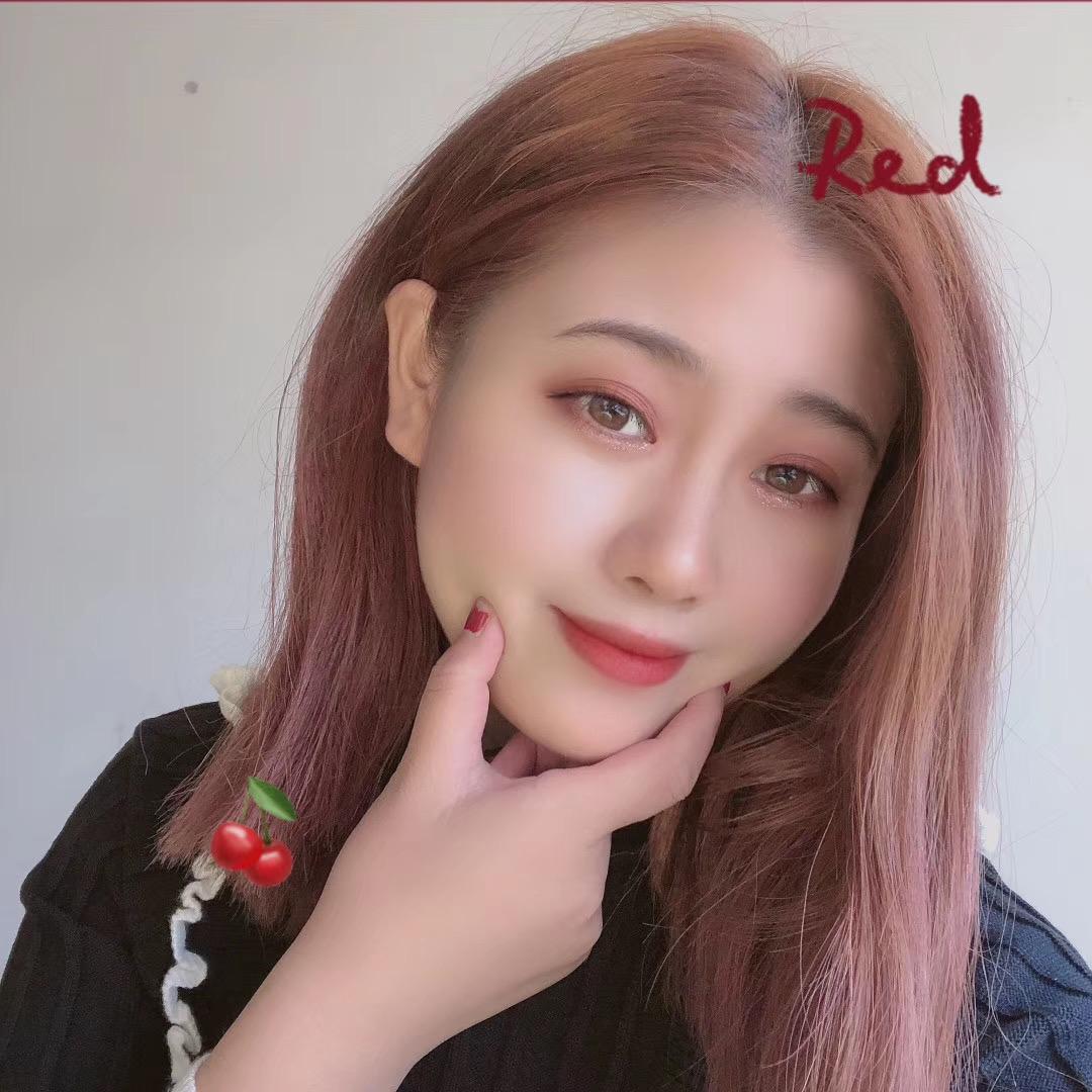 爱笑的小女孩