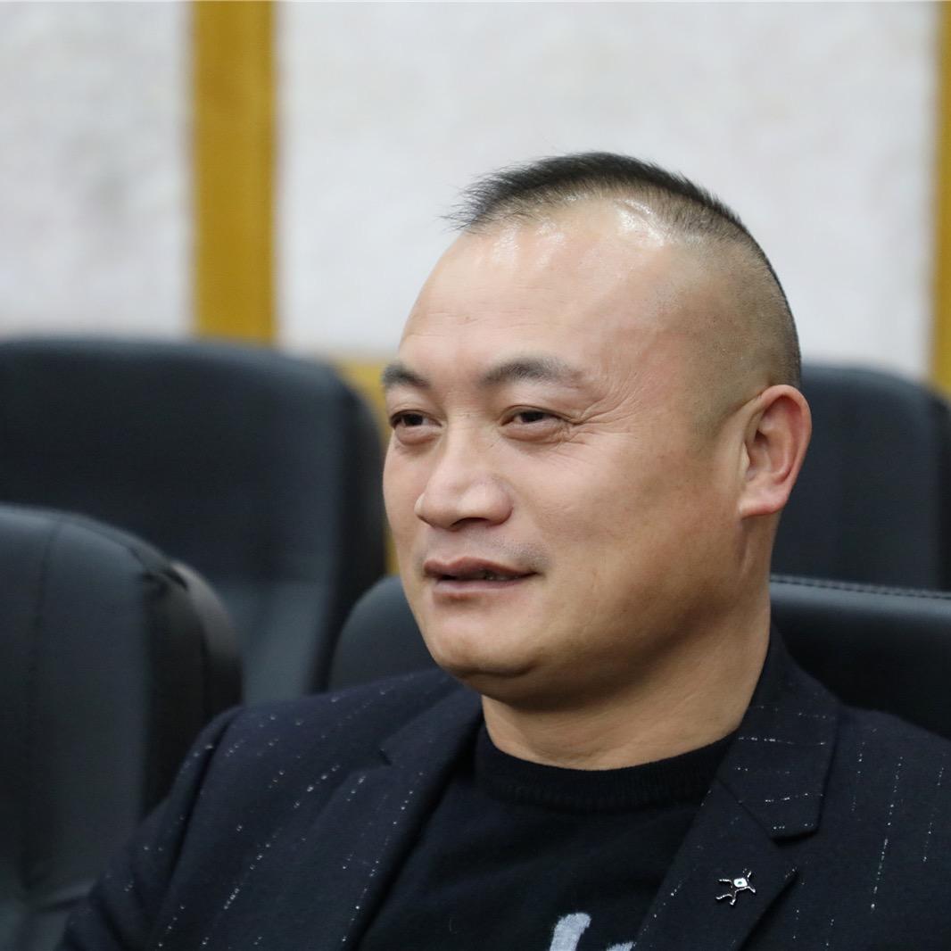 老兵卖菜，吴明龙