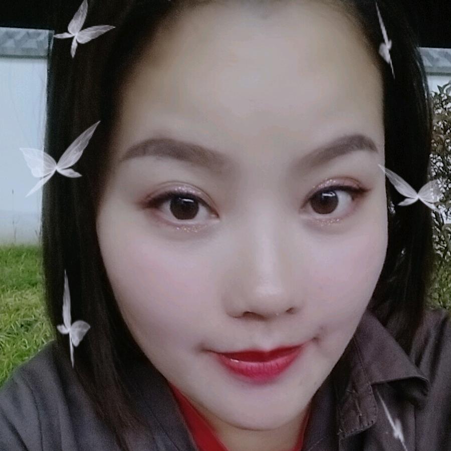 华华 狗狗迷你小黄鱼 火车站