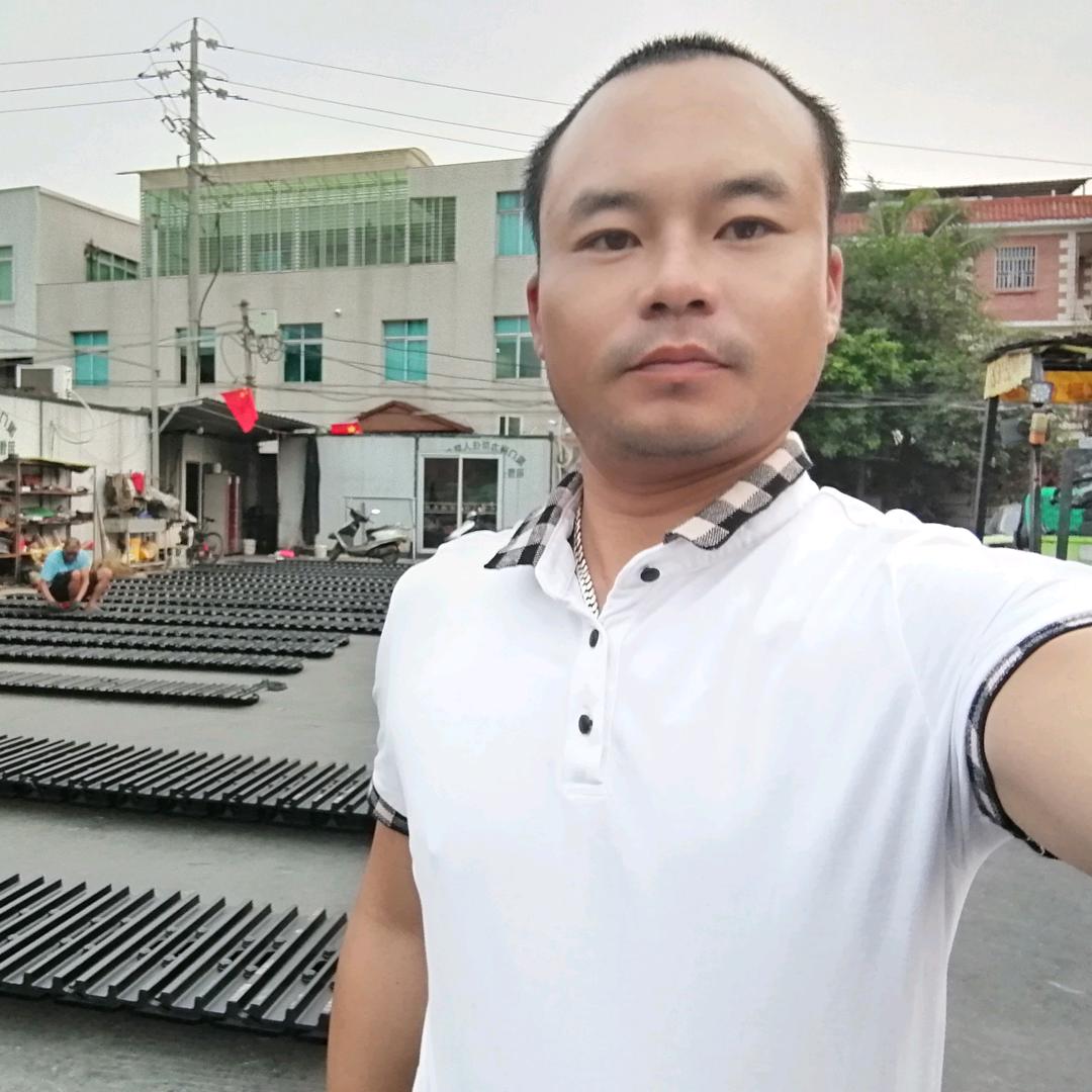 亿新锁板加工厂，吴显