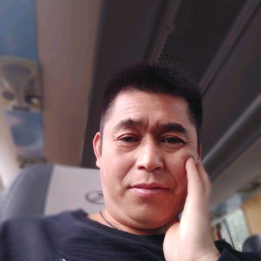 刘.漫步海边🌷🥀