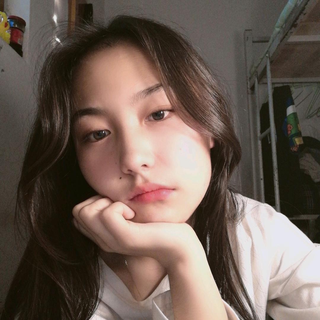 李纳.