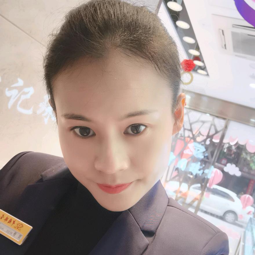 珠宝小姐姐