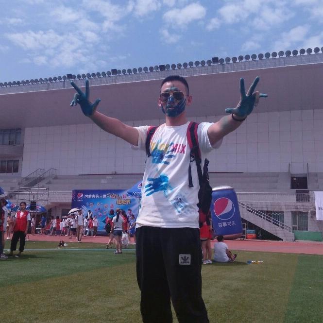 远山的光与湖面的风