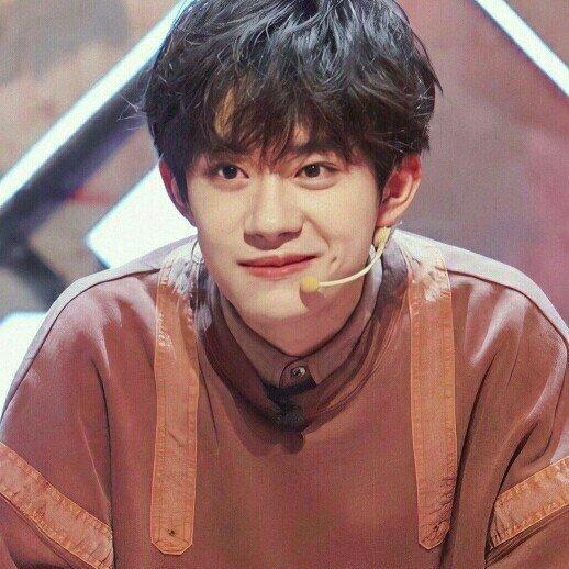 @易千晗(๑><๑）
