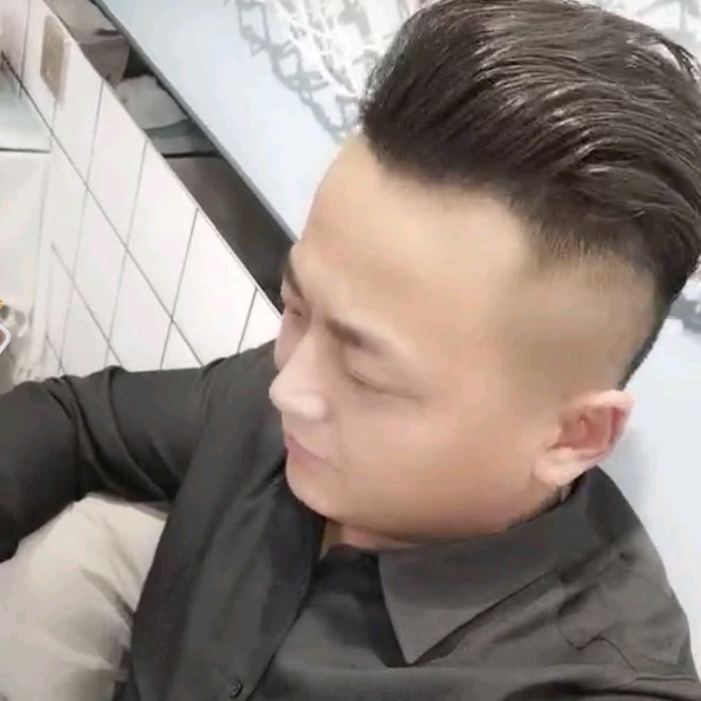 何氏丿军爷《统哥》