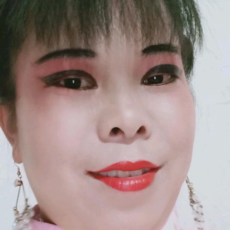 爱笑心直口快的傻丫头