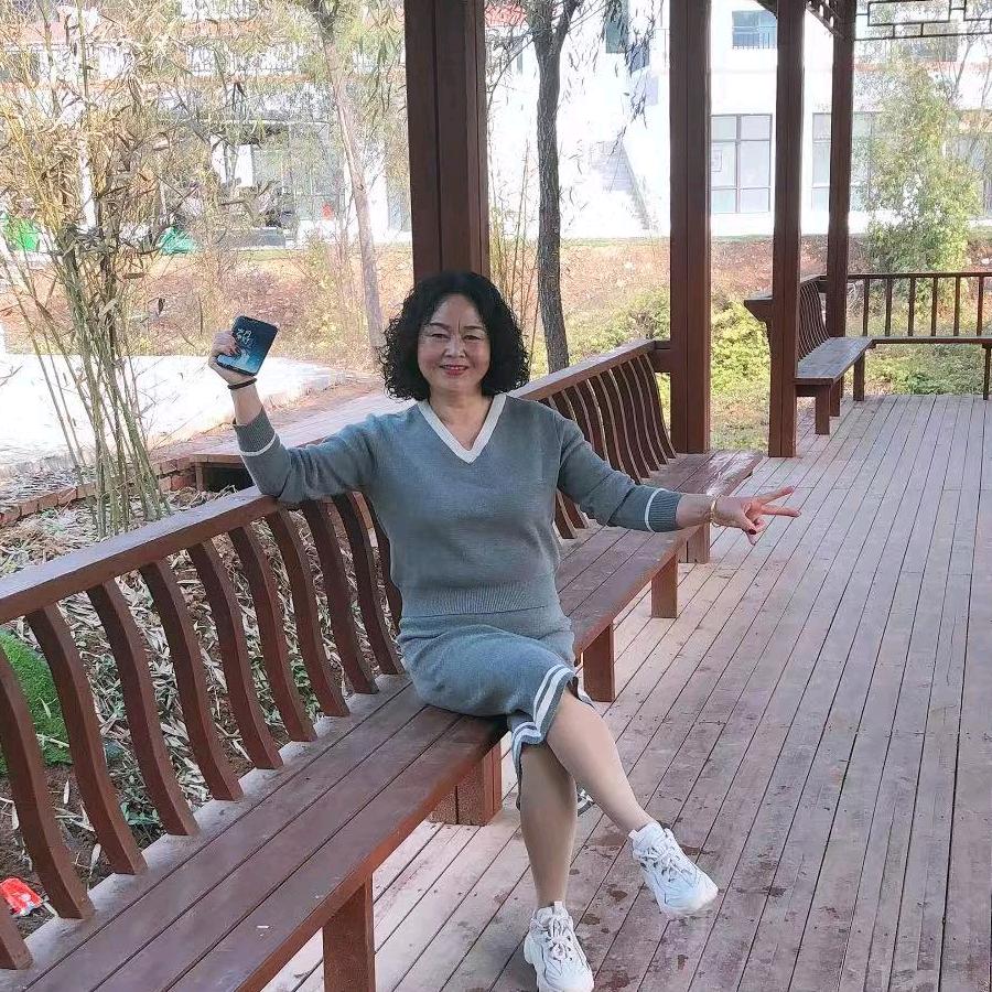 简简单单..李姐