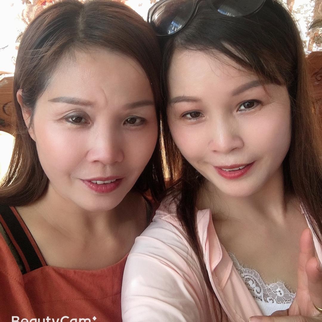 双胞胎姐妹