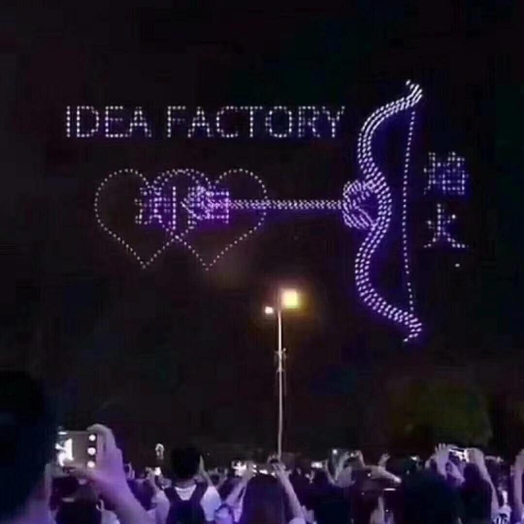 长了皱纹的小女孩。