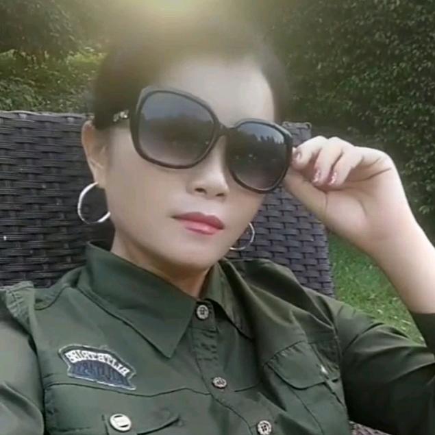 军中橄榄绿