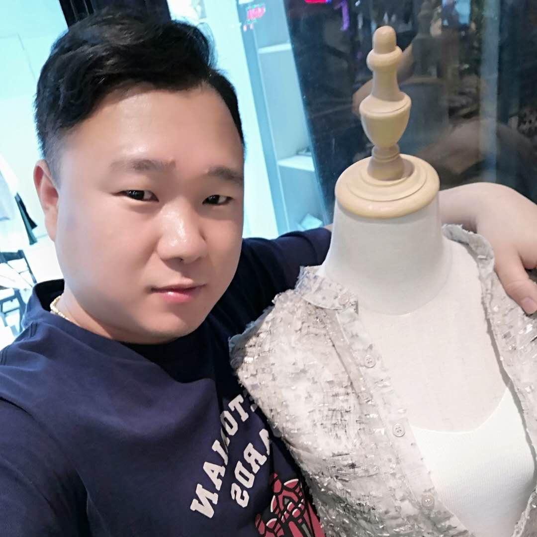 男哥吃饭香