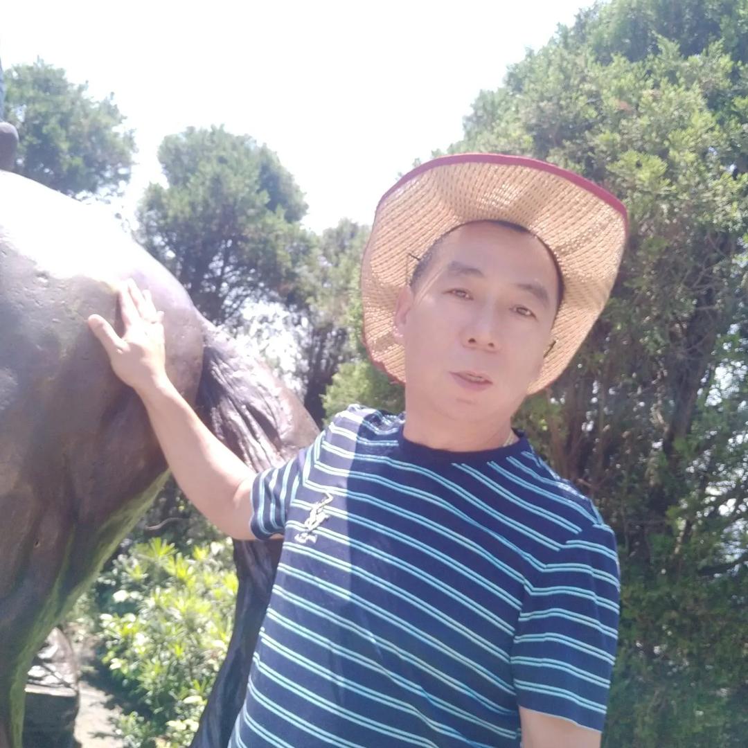 李新亮