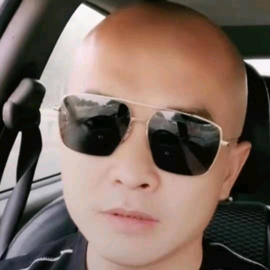锃光瓦亮
