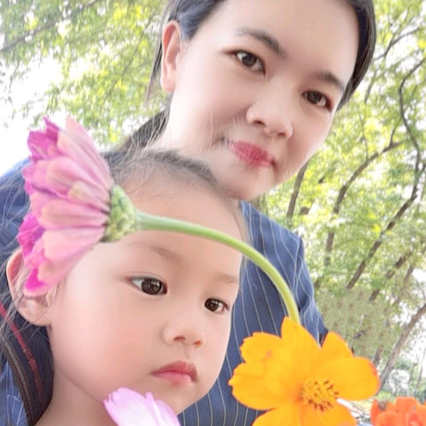 小艳（渔泉姐妹乐队）