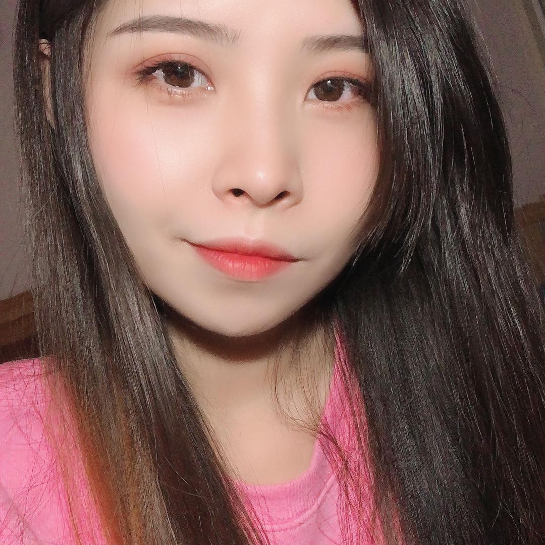 茜