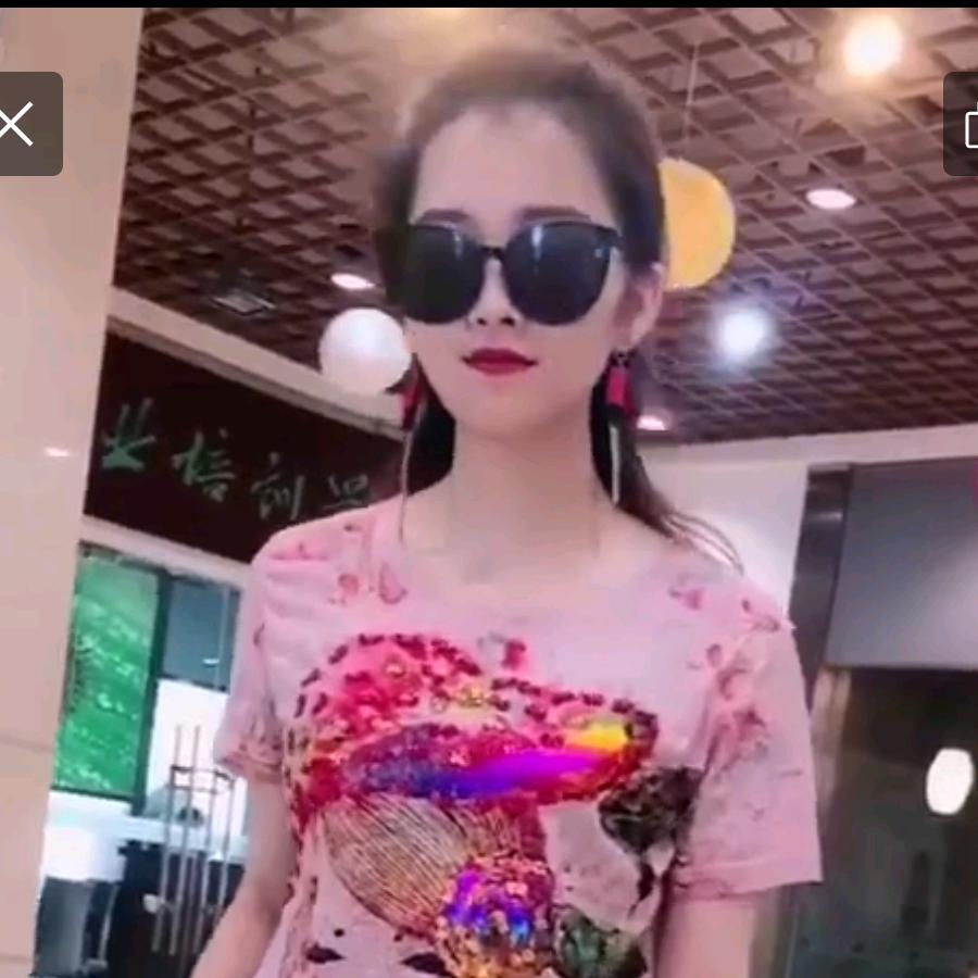 时尚靓装服装店