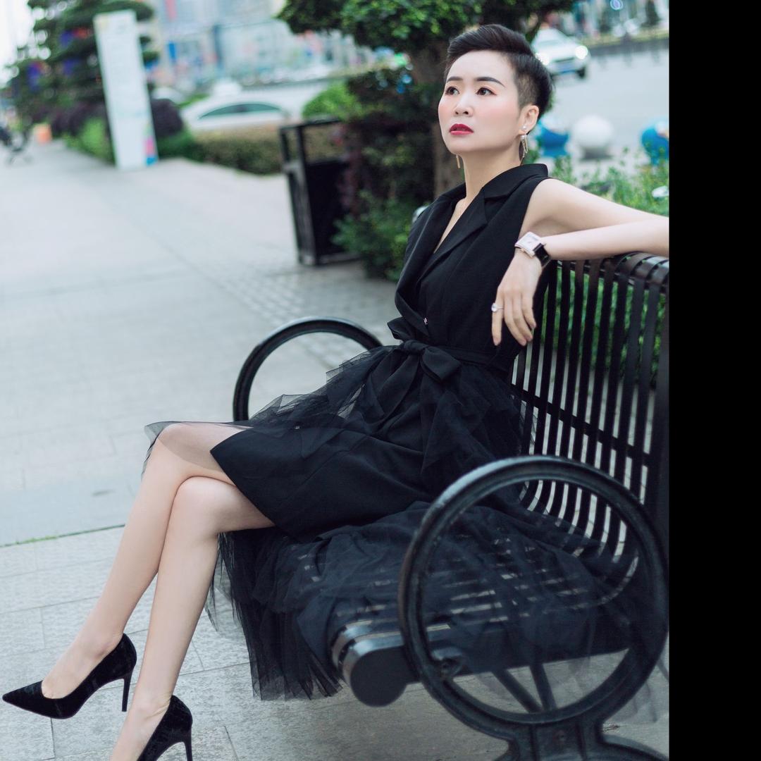 短发姐姐小号女装店