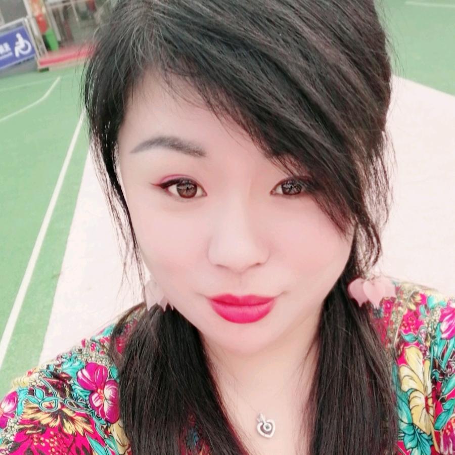 小芭蕉，娱乐唱歌主播