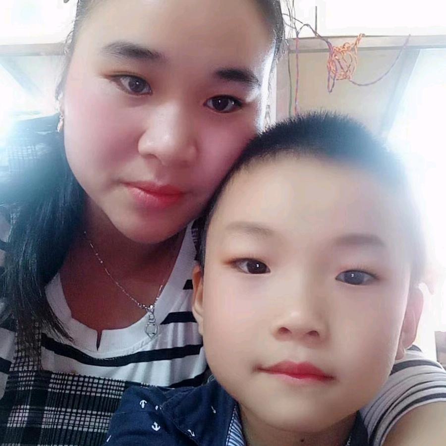 家有三个宝贝儿子