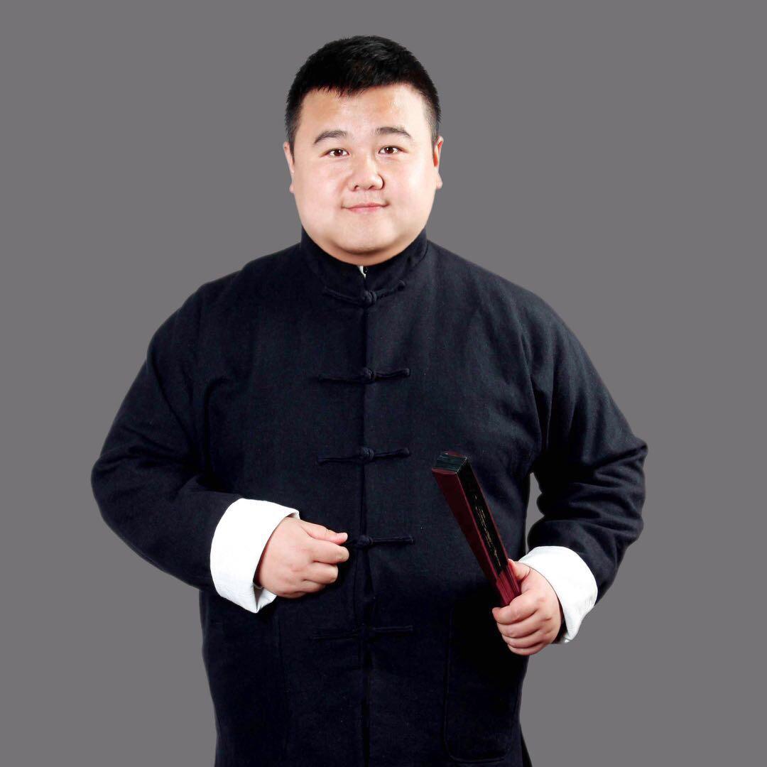 笑笑教主持