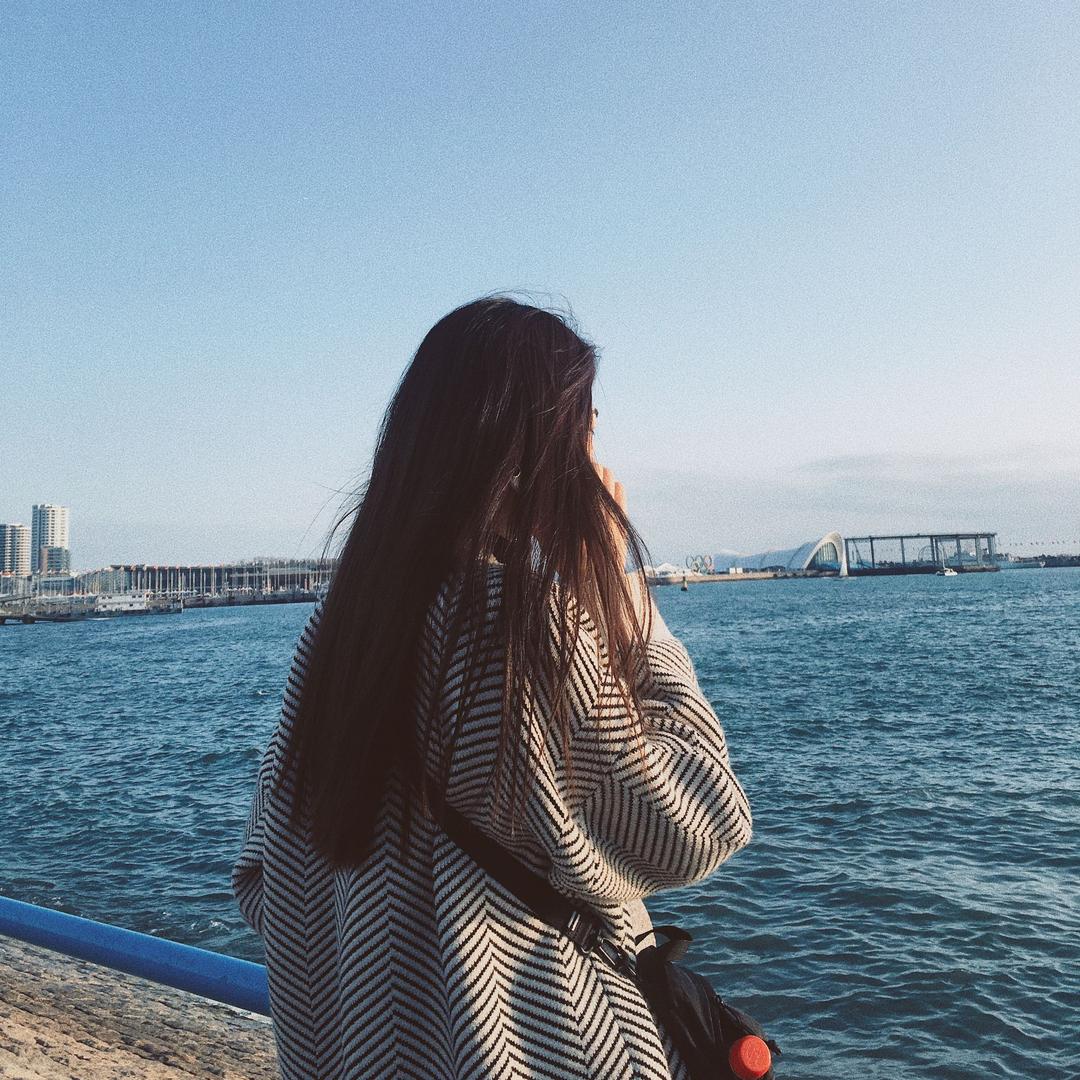 阿罗是我(学化妆中）