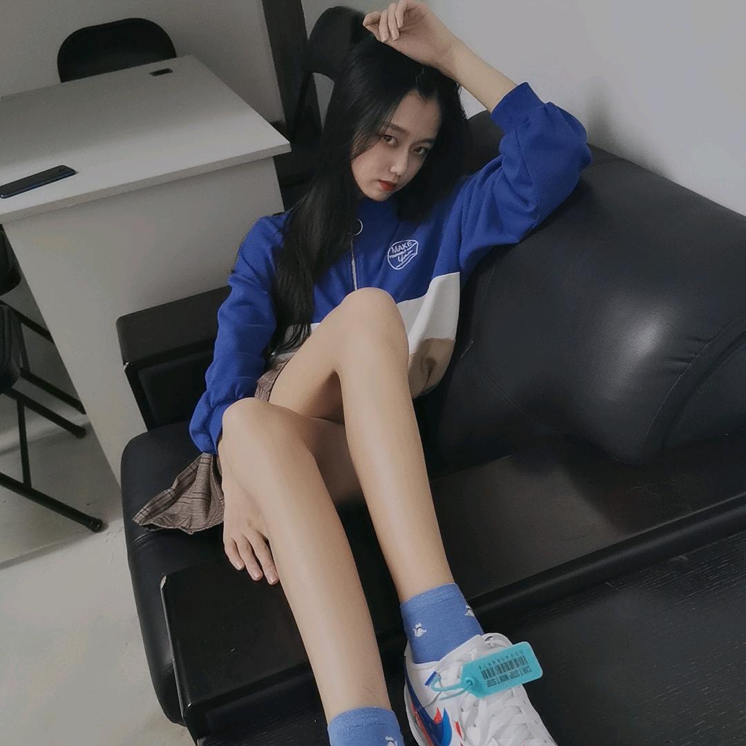 不看脸就是女神✨