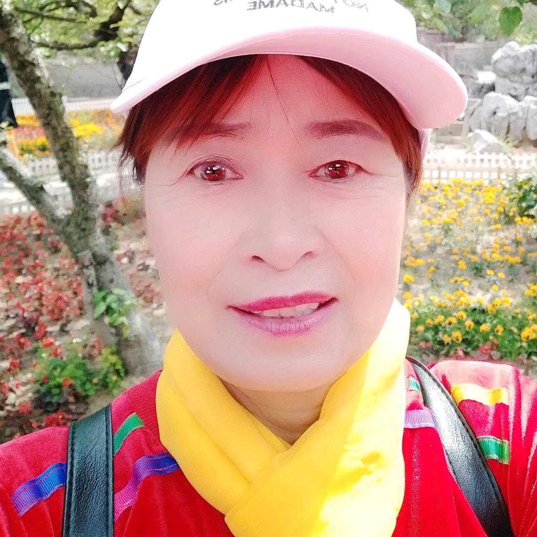陈晓琴，爱唱爱跳，老正红。