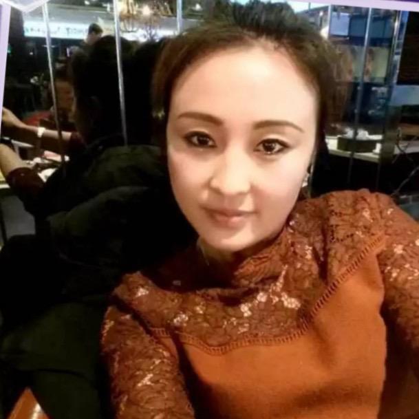 @齐市四海火锅涮毛肚  老板娘