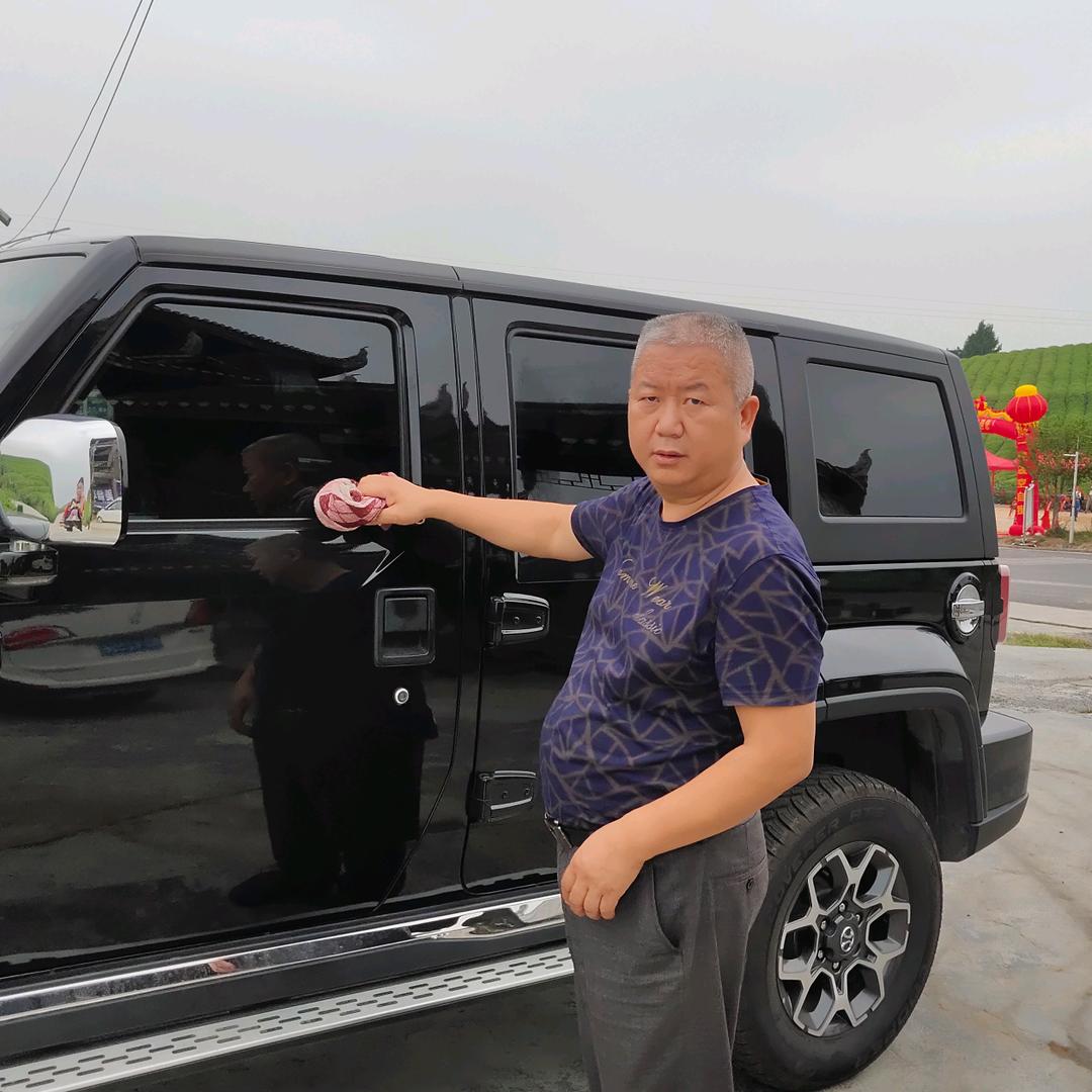 张茂军开心的男人