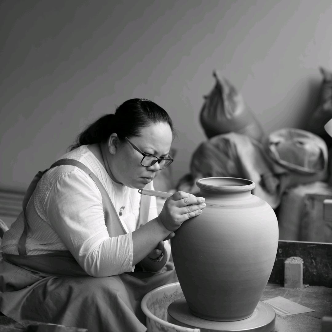 龙泉严少英青瓷