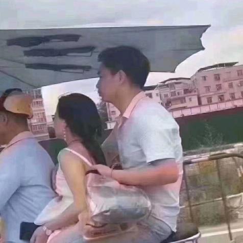 我是阿红。