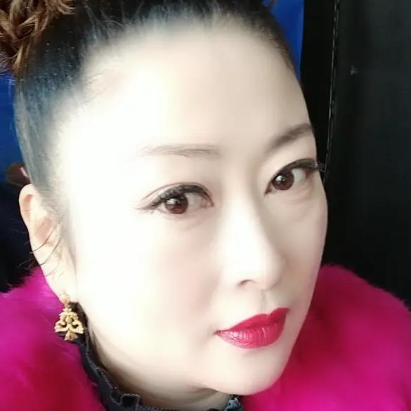 碧溪漂亮女人化妆品店