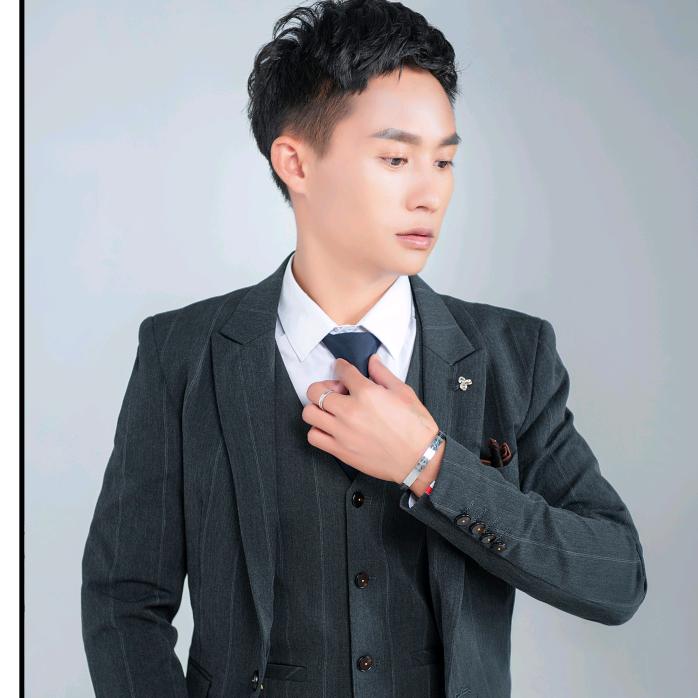 李浩楠微LL1159345409