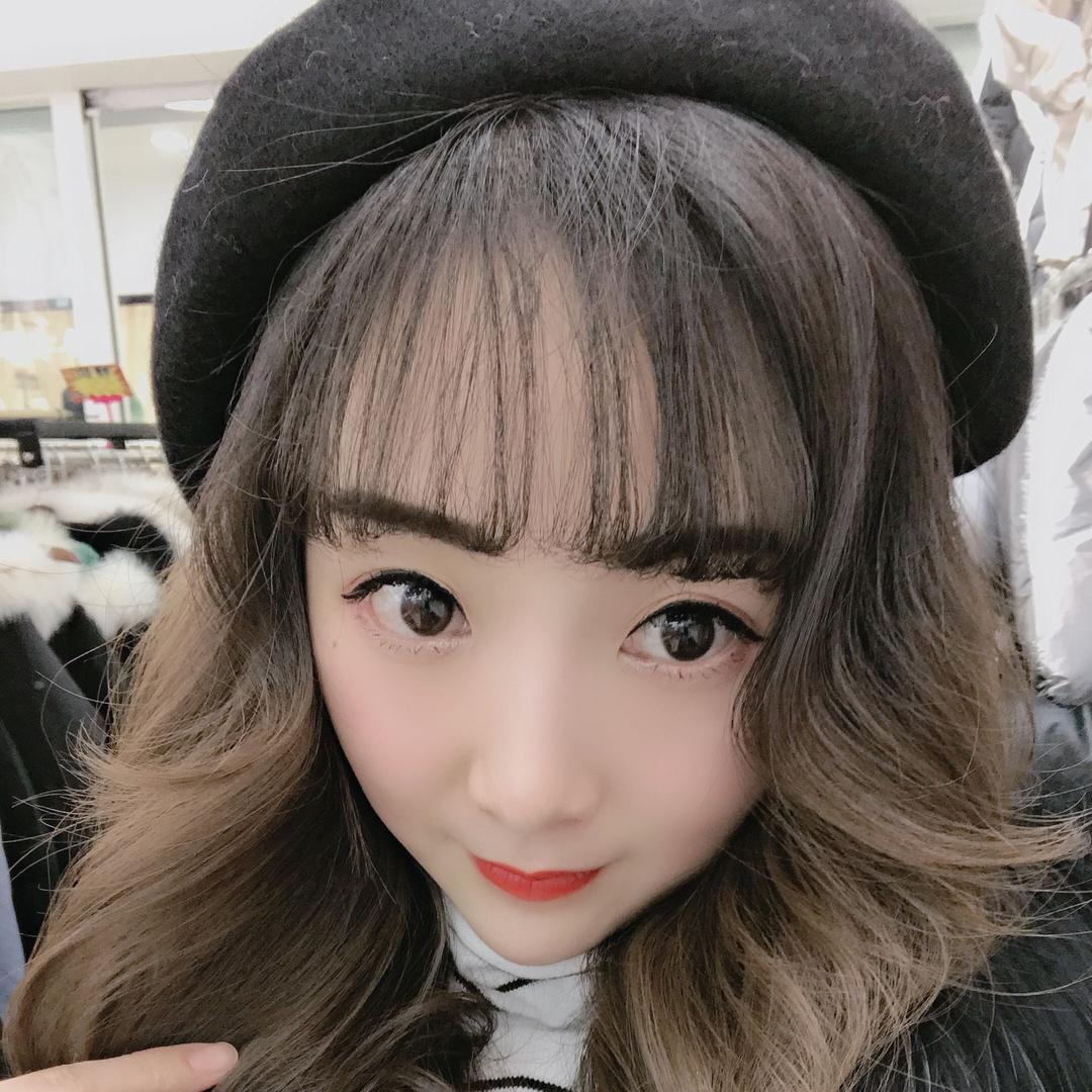 恋上红唇服装工厂店