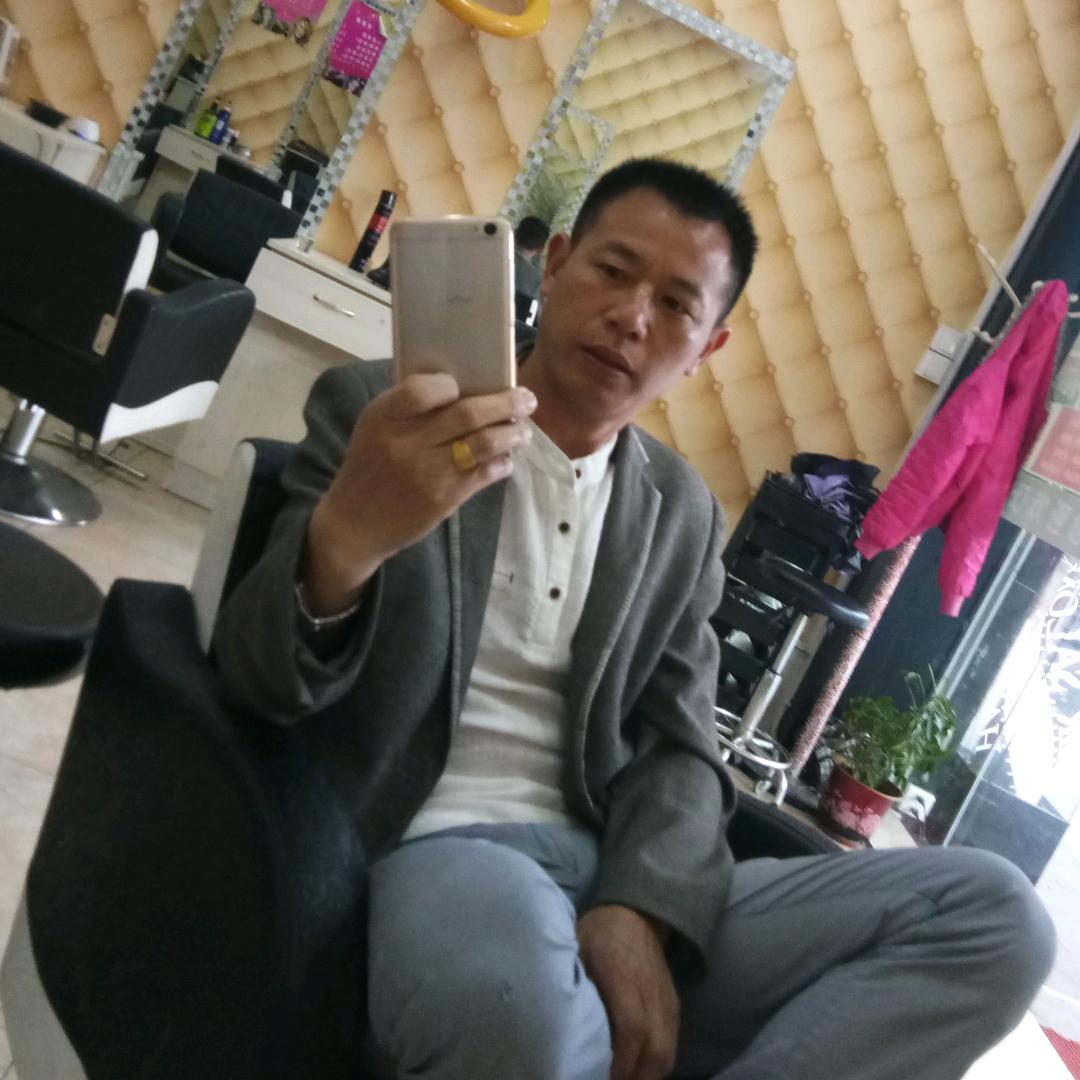 深拥相伴