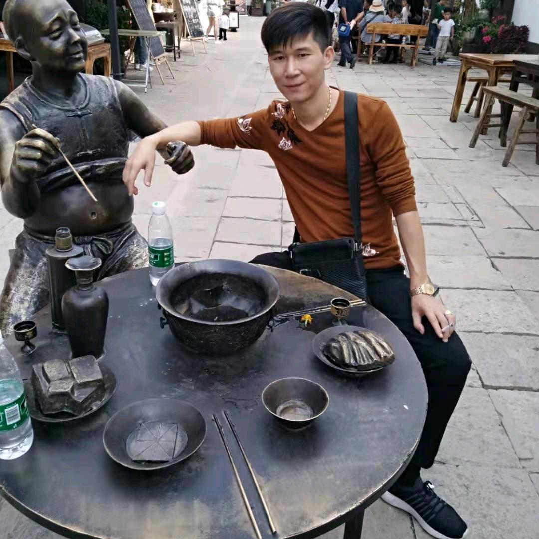 黄林炜峰