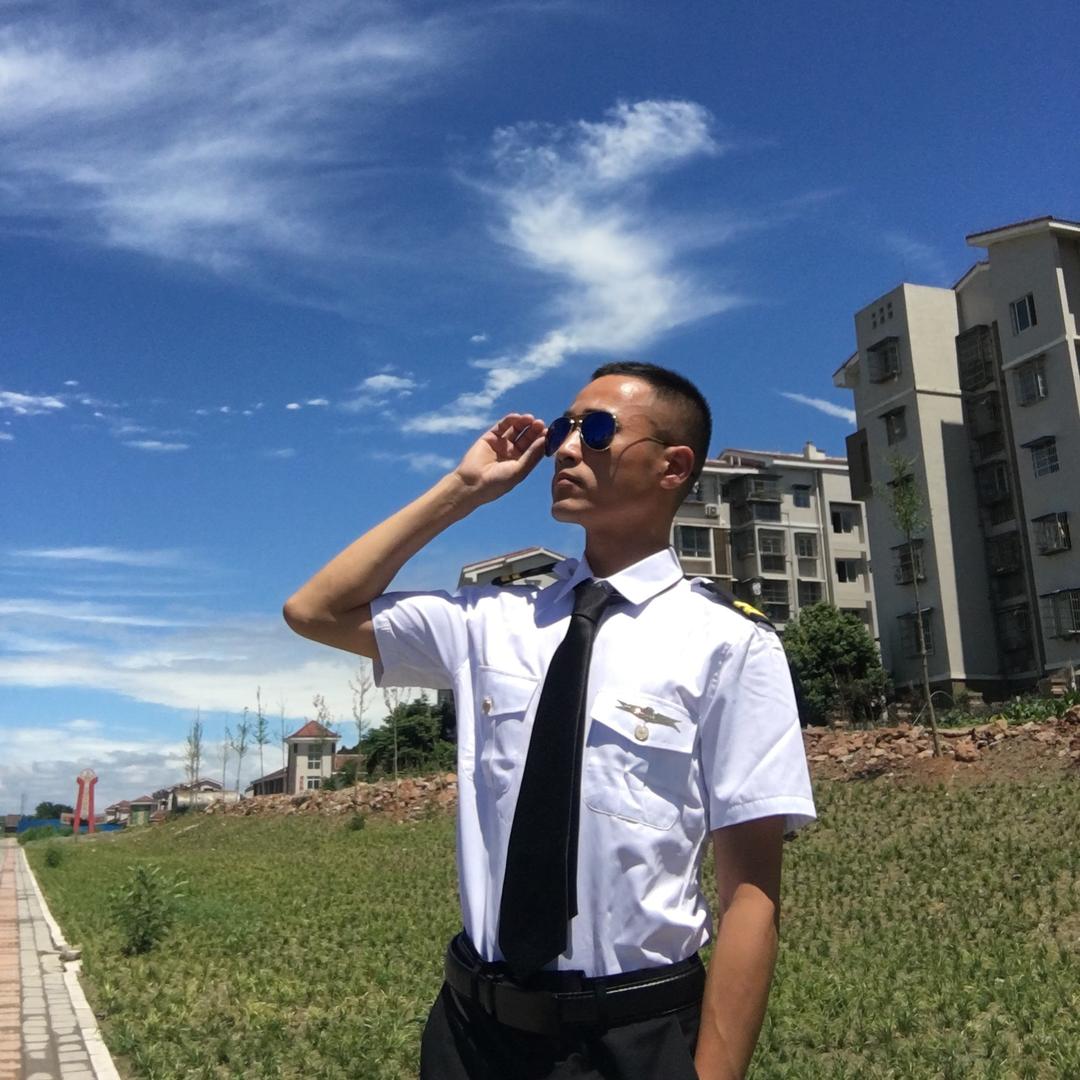 开飞机的舒克