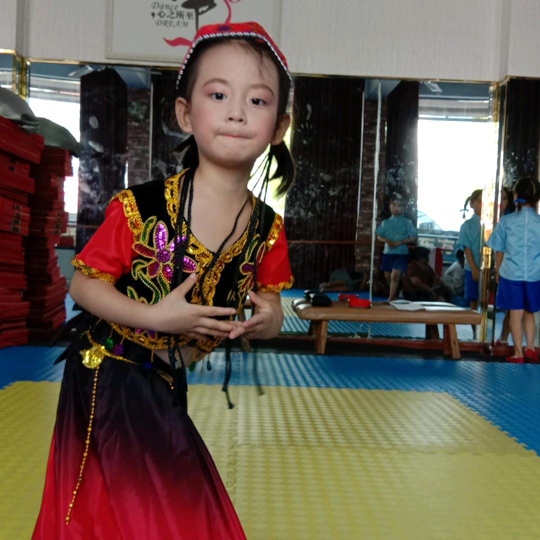 小红。开心就好