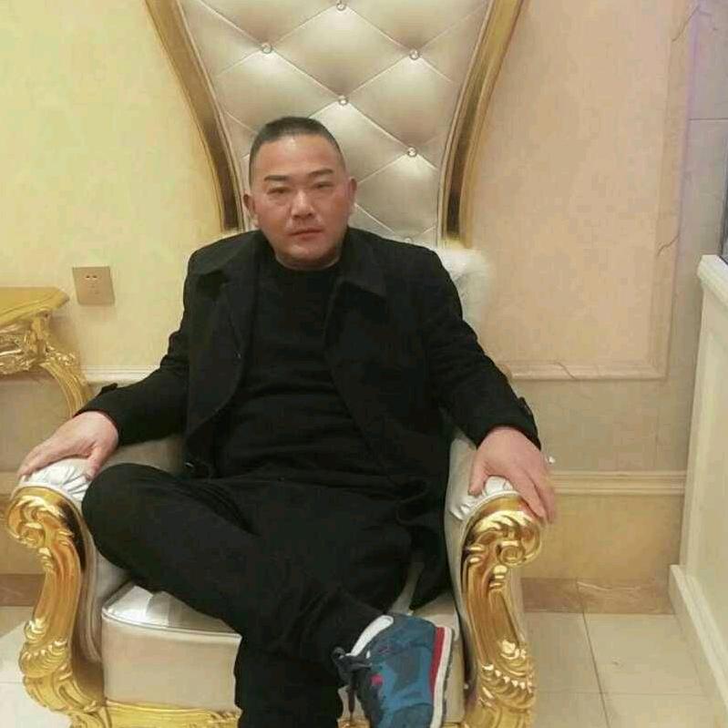 宁波鑫意钢铁肖鹏杰