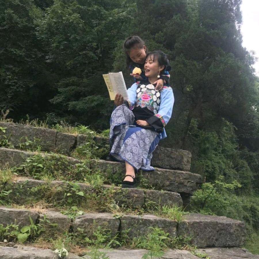 苗家养猪妹