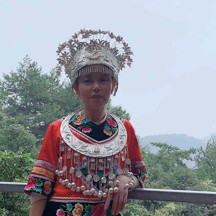 映日荷花别样红