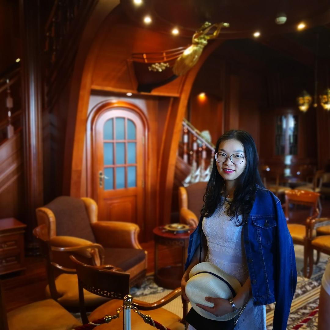 奴隶疯逗的小猴子