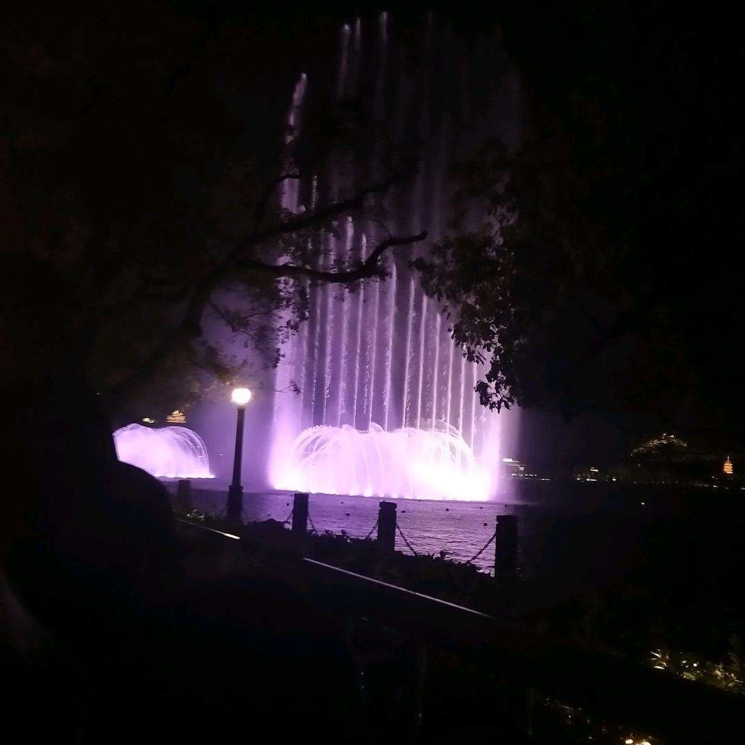 萍水相逢