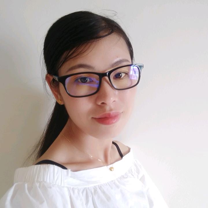 香香 .
